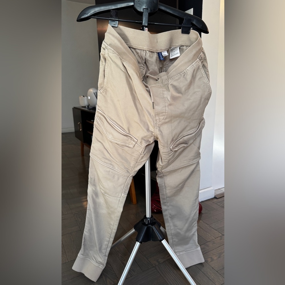 H&M Tan Jogger Cargo in Size Meduim